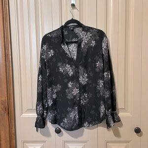 EUC Ann Taylor Blouse. Size Medium.